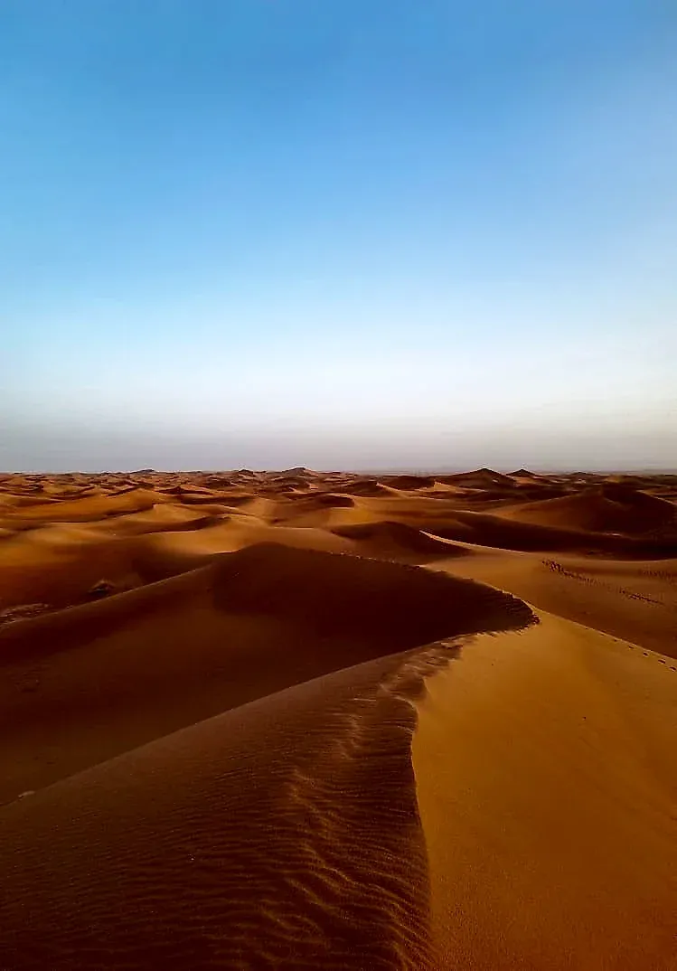 Coucher de Soleil en 4x4 & Dîner Nomade aux Chandelles — Coucher de soleil sur les crêtes de sable du Sahara