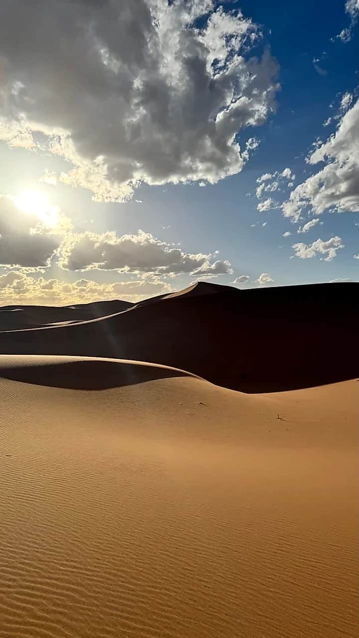 Lignes pures et contrastes sculptés par le soleil